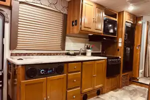 Cozy, Spacious, Wallet-Friendly Getaway + Lavish Amenities - 125 Miles/Day