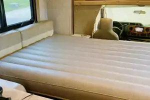 Marc's Gulf Stream B Touring Cruiser Class C