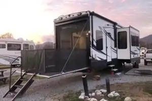  The Country Condo (Delivery Only)