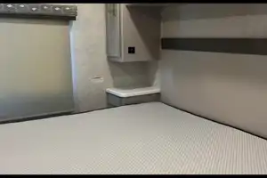 34*NEW*Thor Windsport 8-SLEEPER-WiFi-KING BED-2 SlideOut Huge Rooms-WOW!!