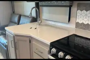 34*NEW*Thor Windsport 8-SLEEPER-WiFi-KING BED-2 SlideOut Huge Rooms-WOW!!