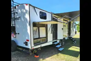 Expedition- 38 ft 2 Bedroom 1.5 bath Luxury 4 season Loaded Travel Trailer