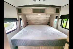 Expedition- 38 ft 2 Bedroom 1.5 bath Luxury 4 season Loaded Travel Trailer