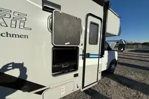 Sleep 6 - Family Fun RV Coachmen Cross Trail Class C