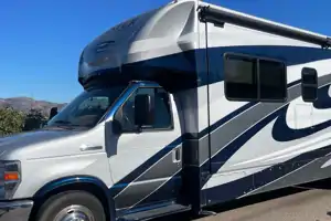 32ft Class C RV Fully Stocked-Kid and Pet Approved-Just bring your Clothes and Toiletries