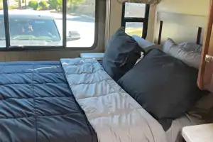 32ft Class C RV Fully Stocked-Kid and Pet Approved-Just bring your Clothes and Toiletries
