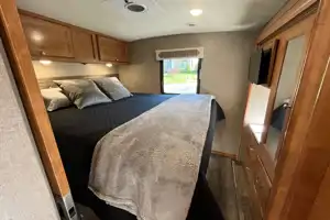 Gus the Bus-Winnebago Vista-KING bedroom, Bunk Beds and Queen Loft *ONBOARD WIFI*