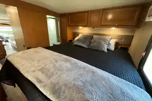 Gus the Bus-Winnebago Vista-KING bedroom, Bunk Beds and Queen Loft *ONBOARD WIFI*