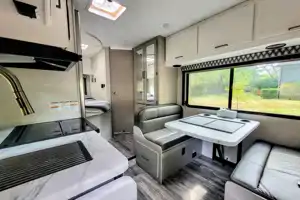 Adventure Awaits in new RV – Easy to Drive, Sleeps 5!