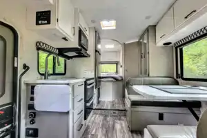 Adventure Awaits in new RV – Easy to Drive, Sleeps 5!