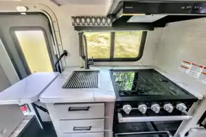 Adventure Awaits in new RV – Easy to Drive, Sleeps 5!