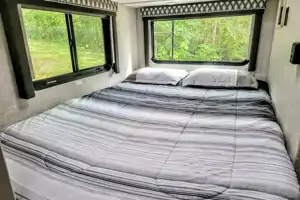 Adventure Awaits in new RV – Easy to Drive, Sleeps 5!
