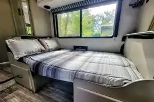 Adventure Awaits in new RV – Easy to Drive, Sleeps 5!