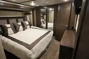 Luxurious 43’ Spacious 5th Wheel