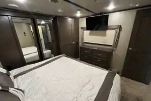 Luxurious 43’ Spacious 5th Wheel