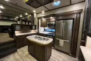 Luxurious 43’ Spacious 5th Wheel