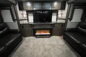 Luxurious 43’ Spacious 5th Wheel