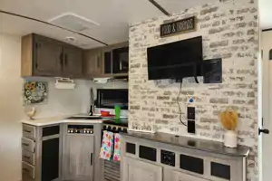 Lynn's Springdale 251BH Travel Trailer
