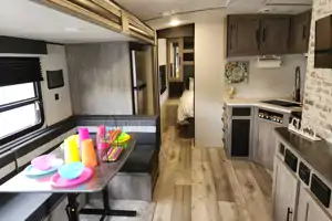 Lynn's Springdale 251BH Travel Trailer