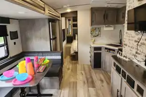 Lynn's Springdale 251BH Travel Trailer