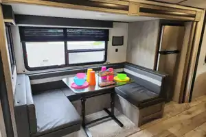 Lynn's Springdale 251BH Travel Trailer