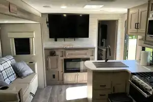 James's Coachmen Catalina Legacy Edition Travel Trailer