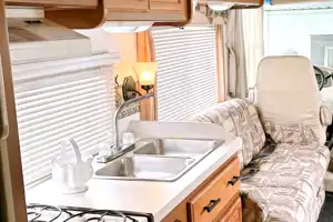 Adventure-Ready Coachmen Mirada – Sleeps 5, Fully Equipped!