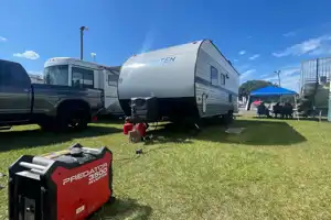 Jenny's Enlighten 25bh Travel Trailer