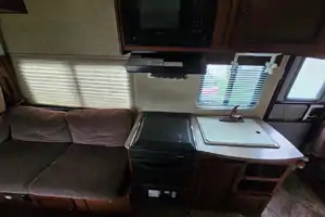 Palomino 147x Solaire Hybrid