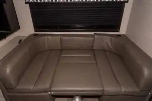 2022 RV Jayco Redhawk Classe C, 5 pers.