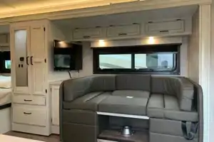 2022 RV Jayco Redhawk Classe C, 5 pers.