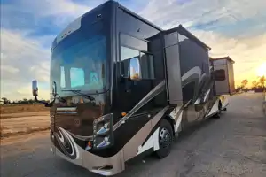 41ft. Class A Diesel Pusher bunkhouse w/ 02 full baths + washer & dryer
