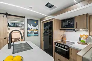 The Tumbleweed | Fully-Loaded Bunk House (Sleeps 8)