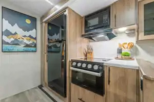 The Tumbleweed | Fully-Loaded Bunk House (Sleeps 8)