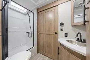 The Tumbleweed | Fully-Loaded Bunk House (Sleeps 8)