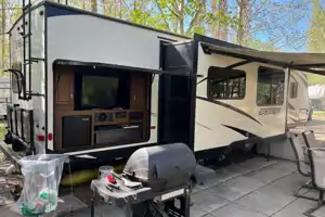 Jason's KZ Sportrek 327vik Travel Trailer