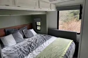 Classe A 27' : Le campeur autonome / The boondocker