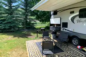 RV Bunk-Bed Vacation! (Minutes from Drumheller)