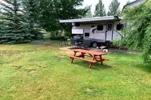 RV Bunk-Bed Vacation! (Minutes from Drumheller)