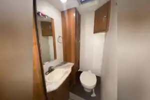 29.5 ft Class C Motorhome ideal for national parks.