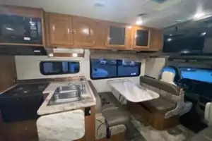 29.5 ft Class C Motorhome ideal for national parks.