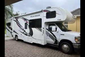 Jeffrey's Thor Motor Coach 31 EV Fourwinds 2021 Class C