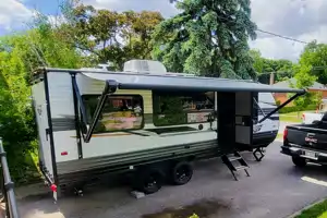 Toyhauler in Toronto!! Do you like dirtbikes? you want to go to the track for the weekend, take my trailer and enjoy!! 