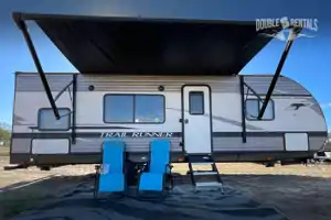 TRAIL RUNNER Bunkhouse w/ Queen Bed, Fold-Out Sofa & Dinette