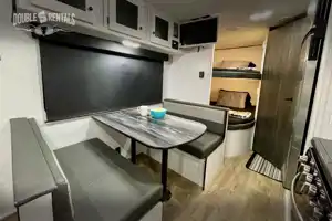 TRAIL RUNNER Bunkhouse w/ Queen Bed, Fold-Out Sofa & Dinette