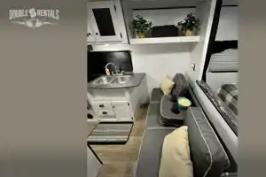 TRAIL RUNNER Bunkhouse w/ Queen Bed, Fold-Out Sofa & Dinette