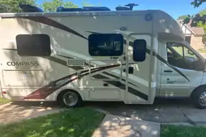 Pet Friendly EASY TO DRIVE -  Diesel Thor Motorhome 