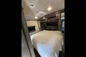 Joel's Keystone 34TSB Luxury Travel Trailer w/auto leveling!