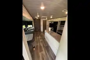 Joel's Keystone 34TSB Luxury Travel Trailer w/auto leveling!