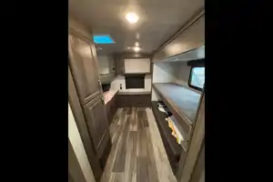 Joel's Keystone 34TSB Luxury Travel Trailer w/auto leveling!